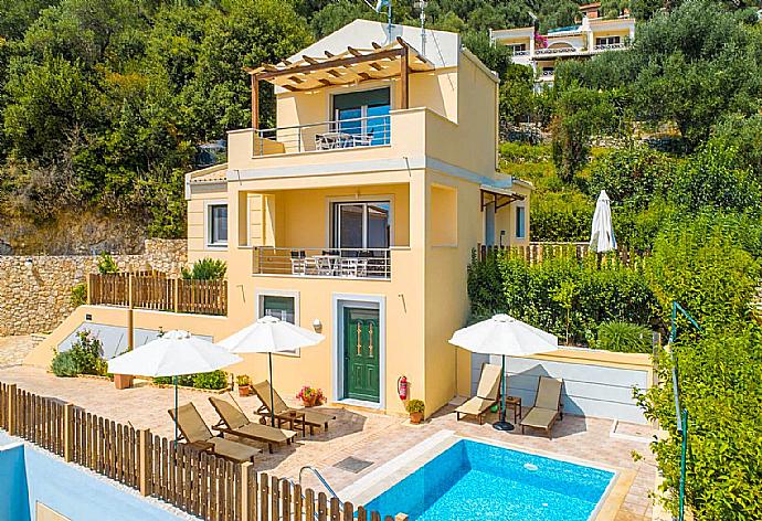 Beautiful Villa with private pool . - Villa Sequoia Yellow . (Photo Gallery) }}