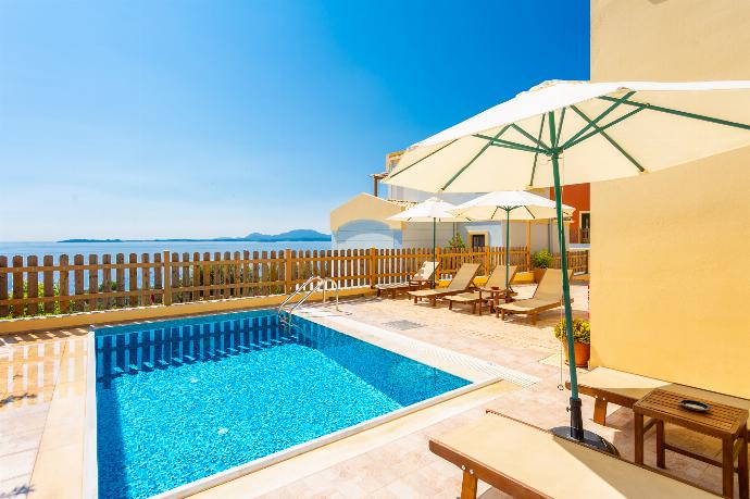,Beautiful villa with private pool and terrace with sea views . - Villa Sequoia Yellow . (Photo Gallery) }}