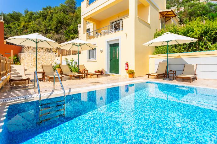 Beautiful villa with private pool and terrace with sea views . - Villa Sequoia Yellow . (Photo Gallery) }}