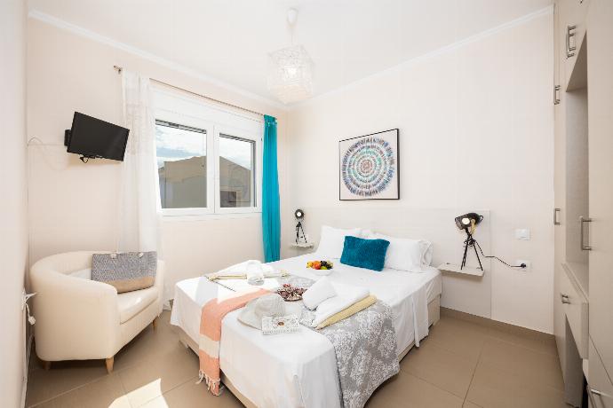 Double bedroom with A/C . - Villa Sequoia Yellow . (Photo Gallery) }}