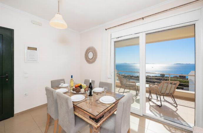 Villa Sequoia Yellow