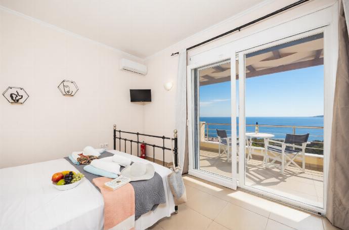 Villa Sequoia Yellow