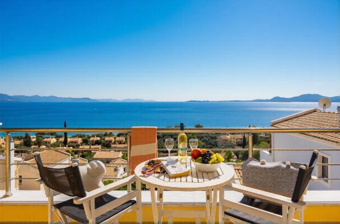 Villa Sequoia Yellow