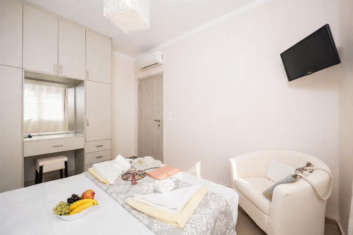 Villa Sequoia Yellow