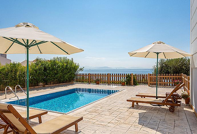 Private pool and terrace with panoramic sea views . - Villa Alya . (Galería de imágenes) }}
