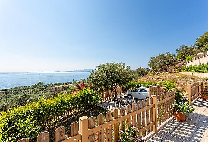View from terrace . - Villa Alya . (Fotogalerie) }}