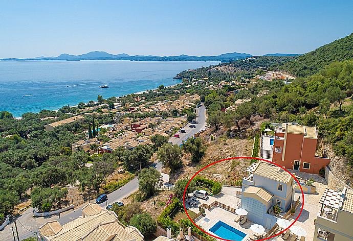 Aerial view showing location of Villa Alya . - Villa Alya . (Galerie de photos) }}