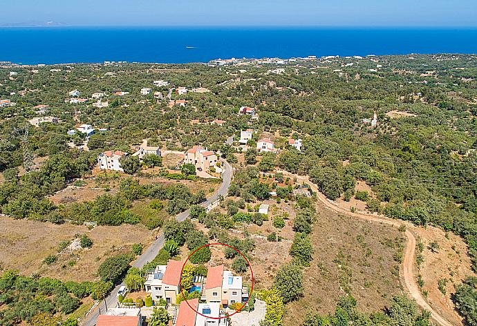 Aerial view showing locations of Villa Simela . - Villa Simela . (Galería de imágenes) }}