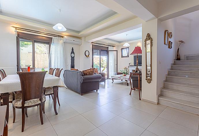 Open-plan living room with dining area, kitchen, A/C, WiFi Internet, Satellite TV, and pool terrace access . - Villa Simela . (Photo Gallery) }}