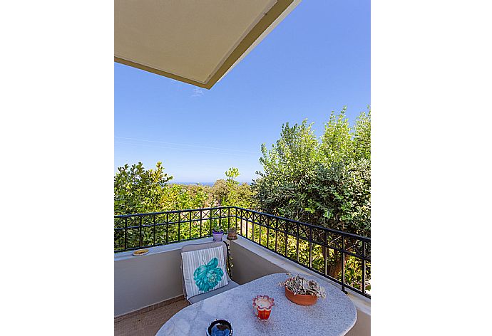 Balcony off kitchen . - Villa Simela . (Fotogalerie) }}