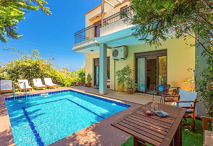 Villa Simela with private pool with outdoor dining  . - Villa Simela . (Галерея фотографий) }}