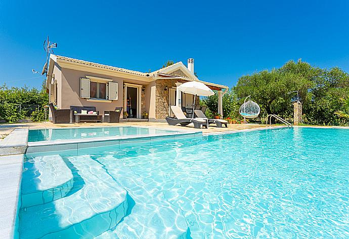 Beautiful villa with private pool and terrace . - Villa Popi . (Photo Gallery) }}