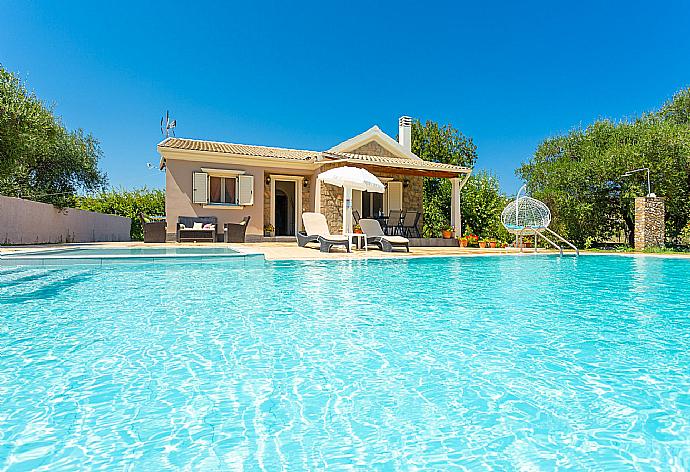 Beautiful villa with private pool and terrace . - Villa Popi . (Photo Gallery) }}