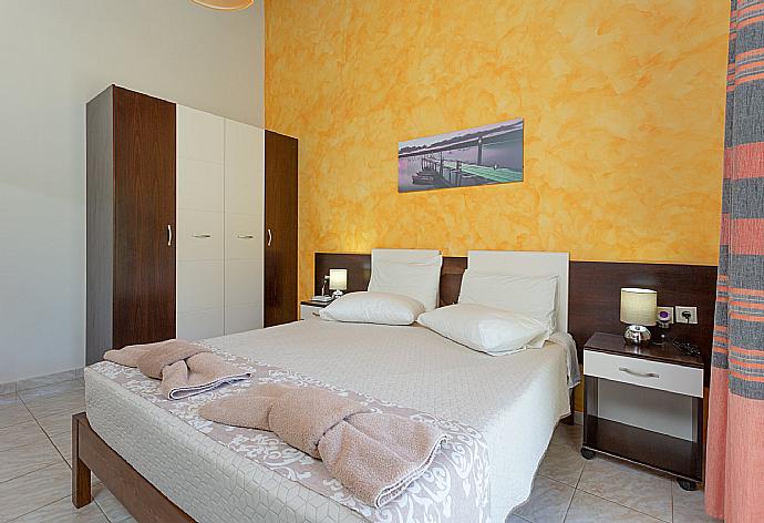 Double bedroom with A/C and TV . - Villa Popi . (Photo Gallery) }}