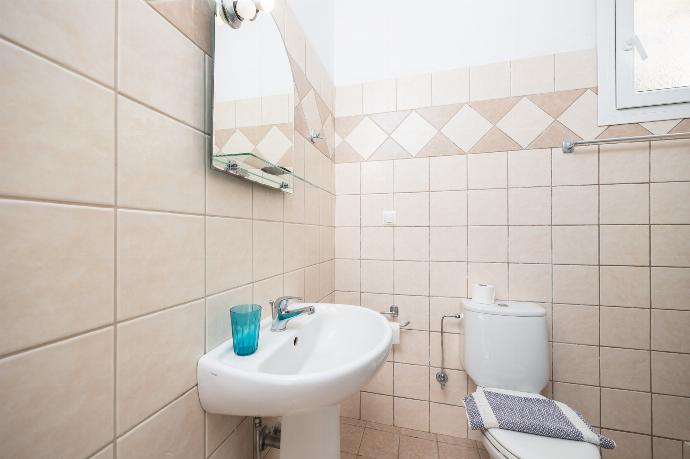 Family bathroom with shower . - Skala Villa Blue . (Photo Gallery) }}