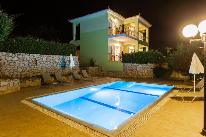 Night view . - Skala Villa Green . (Photo Gallery) }}