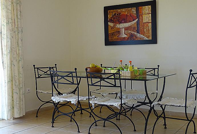 Dining area . - Skala Villa Green . (Fotogalerie) }}