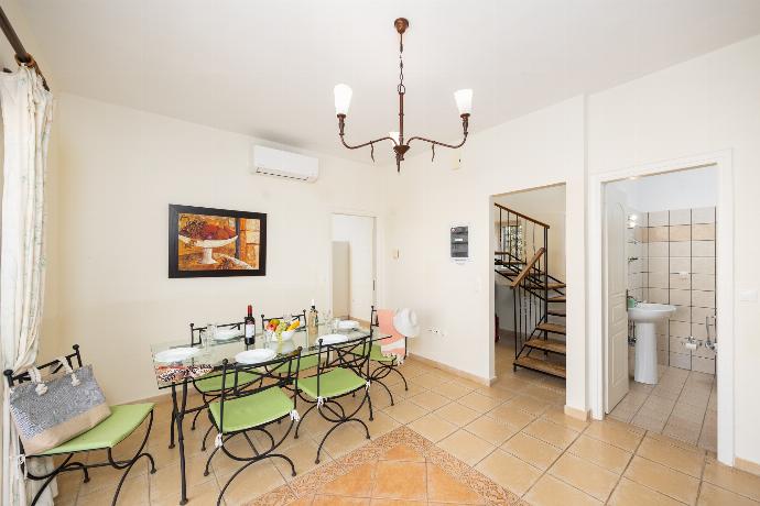 Dining room with kitchen, A/C, WiFi internet, and satellite TV . - Skala Villa Green . (Fotogalerie) }}