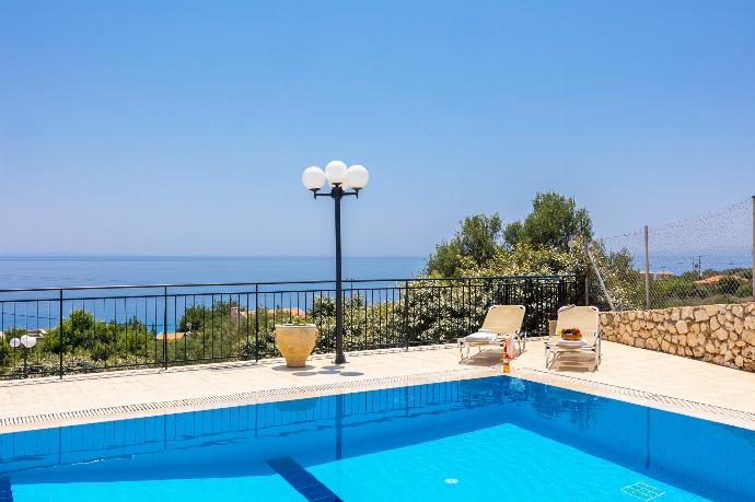 Private pool and terrace with sea views . - Skala Villa Green . (Fotogalerie) }}