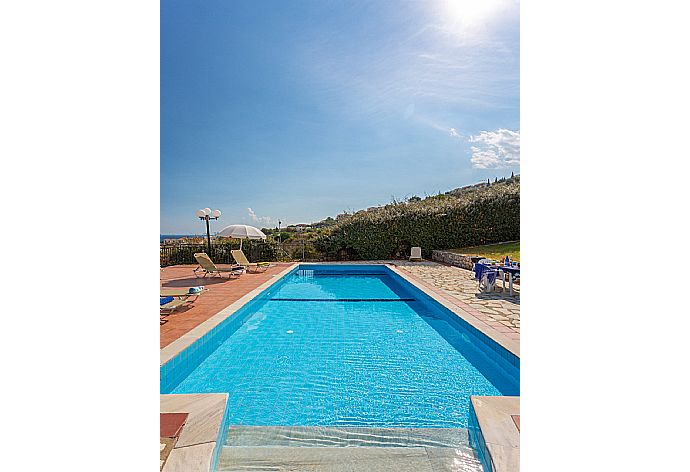 Private pool and terrace . - Skala Villa Yellow . (Galerie de photos) }}