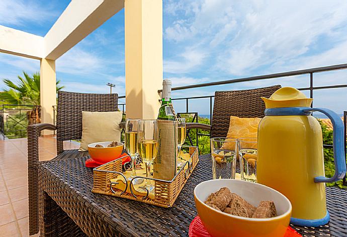 Balcony on first floor . - Skala Villa Yellow . (Galerie de photos) }}