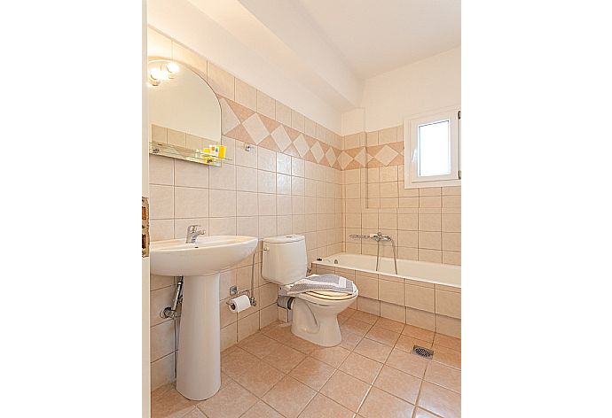 Family bathroom on first floor with bath and shower . - Skala Villa Yellow . (Photo Gallery) }}