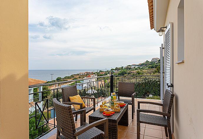 Balcony on first floor with sea views . - Skala Villa Yellow . (Photo Gallery) }}