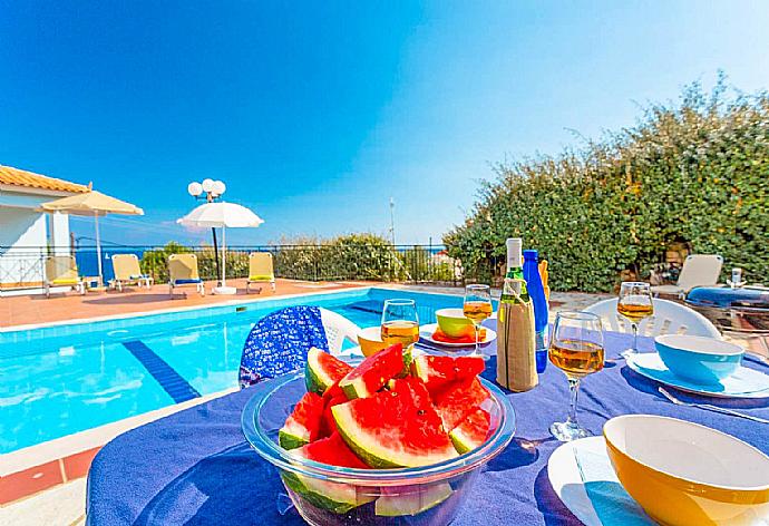 Private pool and terrace with sea views . - Skala Villa Yellow . (Galería de imágenes) }}