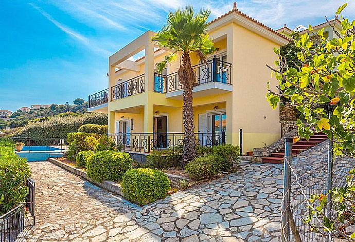 Beautiful villa with private pool and terrace . - Skala Villa Yellow . (Галерея фотографий) }}