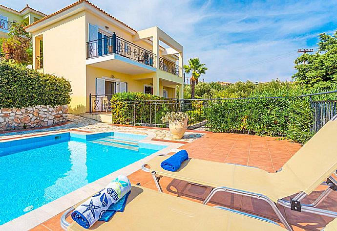 ,Beautiful villa with private pool and terrace . - Skala Villa Yellow . (Galerie de photos) }}