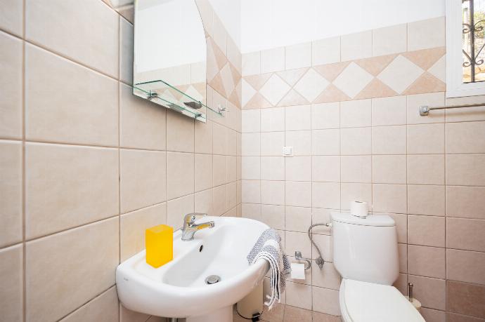 Family bathroom with shower . - Skala Villa Yellow . (Photo Gallery) }}