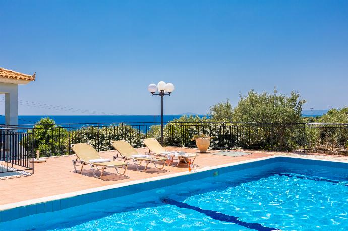 Private pool and terrace with sea views . - Skala Villa Yellow . (Photo Gallery) }}