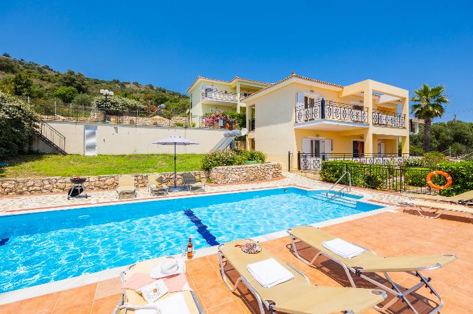  . - Skala Villa Yellow . (Photo Gallery) }}