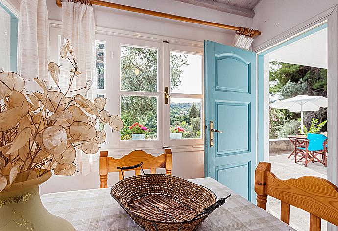 Kitchen and dining area . - Michaels Cottage . (Fotogalerie) }}