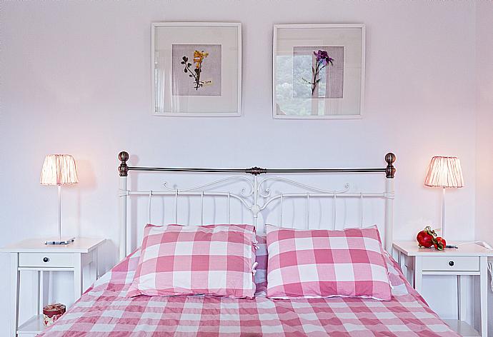 Double bedroom with terrace access . - Michaels Cottage . (Photo Gallery) }}