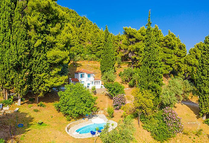 Aerial view of Michaels Cottage . - Michaels Cottage . (Fotogalerie) }}