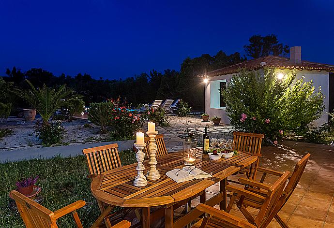 Beautiful outdoor dining area  . - Villa Glafki . (Галерея фотографий) }}