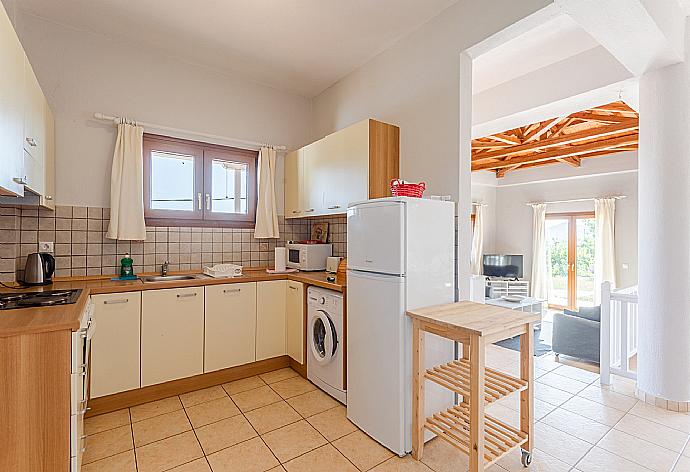 Equipped kitchen . - Villa Glafki . (Fotogalerie) }}