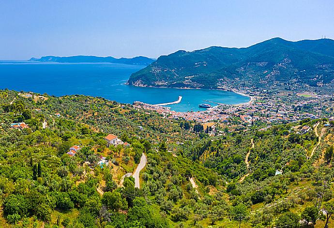 Aerial view over Raches . - Villa Glafki . (Galleria fotografica) }}