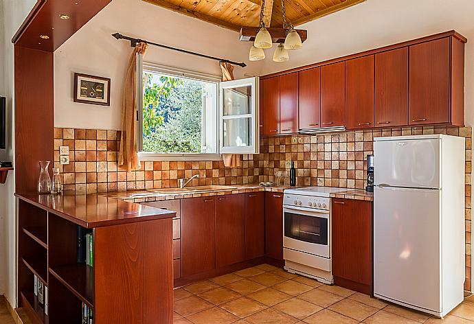 Equipped kitchen. . - Villa Tassoula . (Galerie de photos) }}