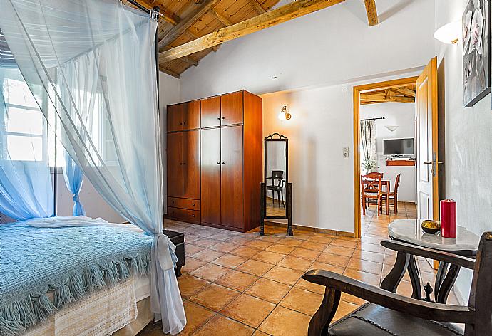 Double bedroom with and en suite bathroom. . - Villa Tassoula . (Photo Gallery) }}