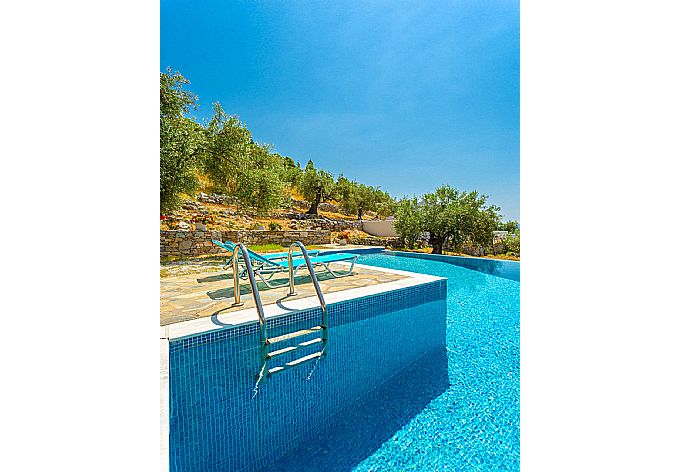 Private pool and terrace . - Villa Tassoula . (Fotogalerie) }}