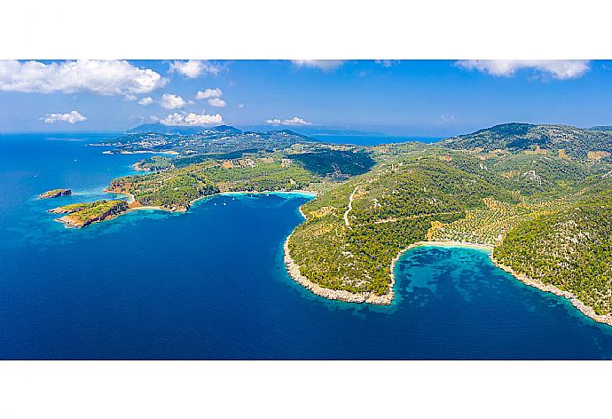 Aerial view of Leftos Gialos Beach and Kokkinokastro Beach . - Villa Tassoula . (Galerie de photos) }}