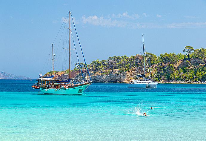 Aerial view of Kokkinokastro Beach - only a short drive from Villa Tassoula . - Villa Tassoula . (Галерея фотографий) }}