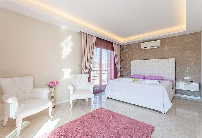 Double bedroom with en suite bathroom, A/C, walk-in wardrobe, and balcony access . - Villa Nirvana . (Photo Gallery) }}