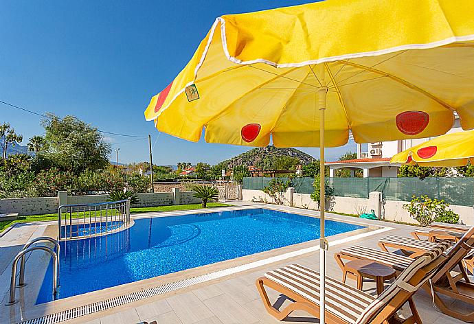 Private pool and terrace . - Villa Ozcelik . (Galleria fotografica) }}