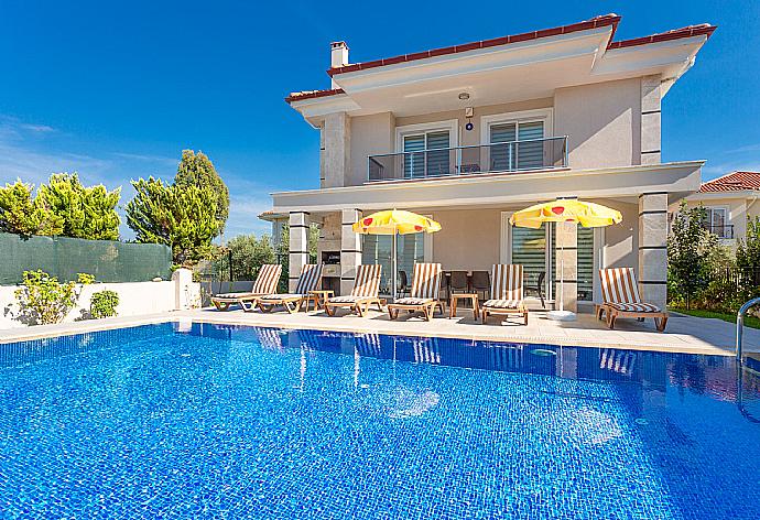 ,Beautiful villa with private pool and terrace . - Villa Ozcelik . (Галерея фотографий) }}