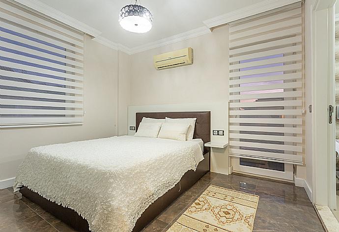 Double bedroom with en suite bathroom, A/C, and balcony access . - Villa Ozcelik . (Photo Gallery) }}