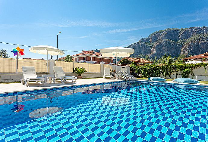 Private pool and terrace . - Villa Mina . (Fotogalerie) }}