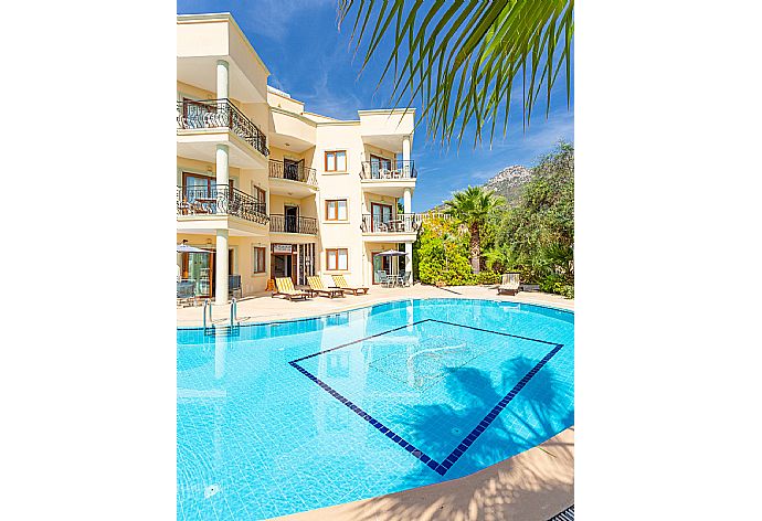 Beautiful apartment with shared pool and terrace with sea views . - Defne Apartment . (Галерея фотографий) }}